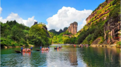 正在向述说着小村